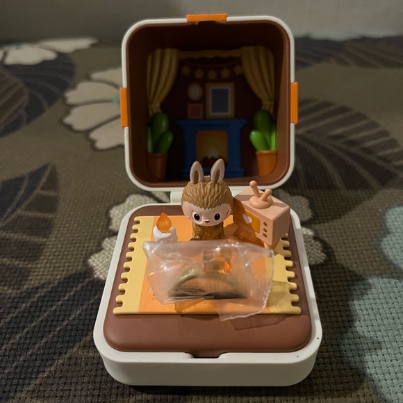 Labubu Romantic Ring Box - Picture 4 of 4